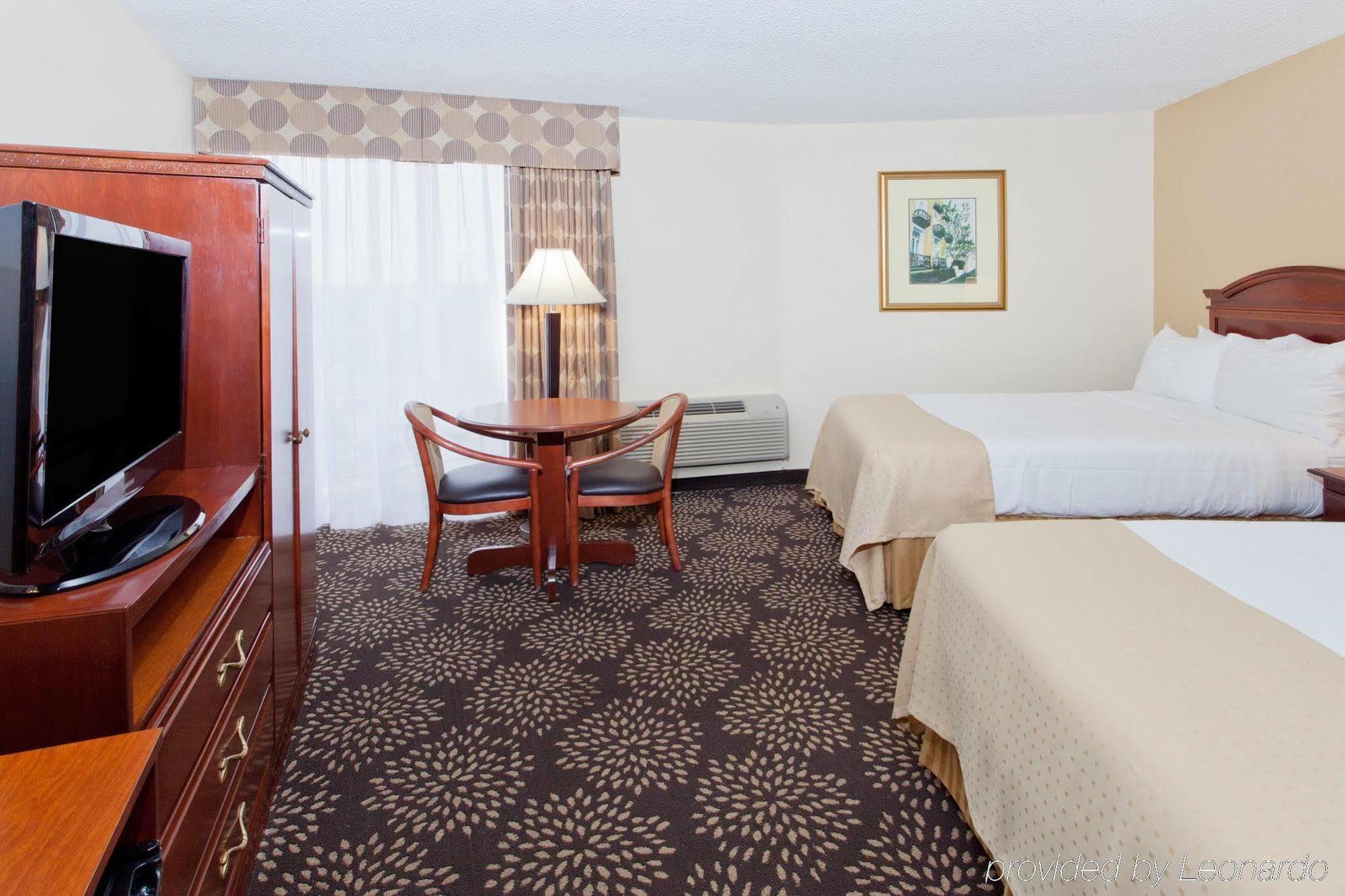 Holiday Inn Charleston-Riverview, An Ihg Hotel Екстер'єр фото