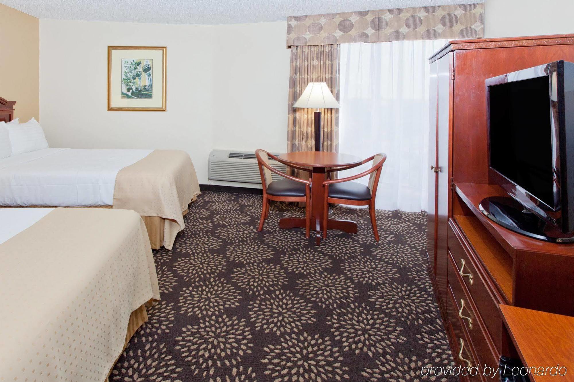 Holiday Inn Charleston-Riverview, An Ihg Hotel Екстер'єр фото