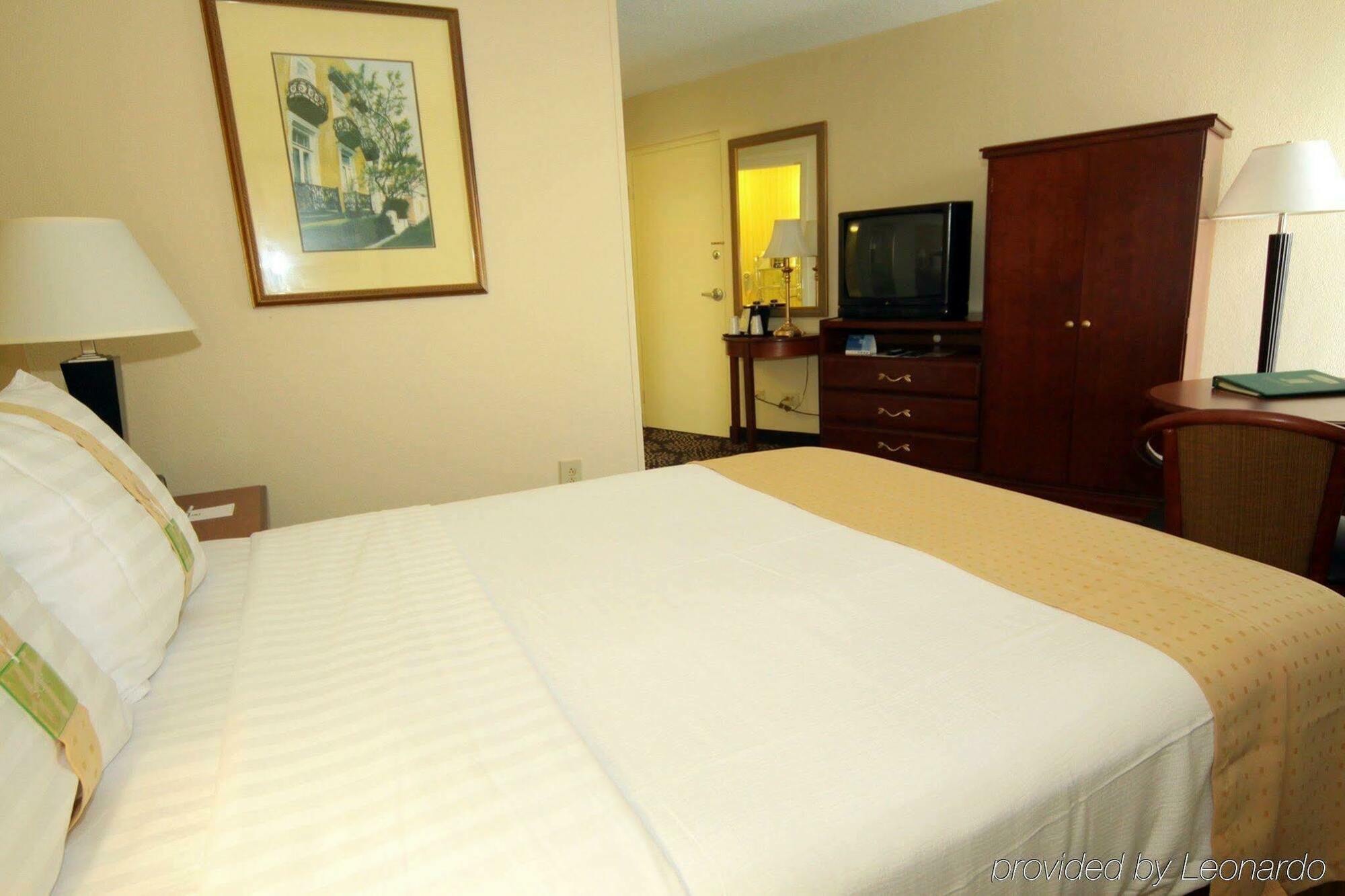 Holiday Inn Charleston-Riverview, An Ihg Hotel Екстер'єр фото